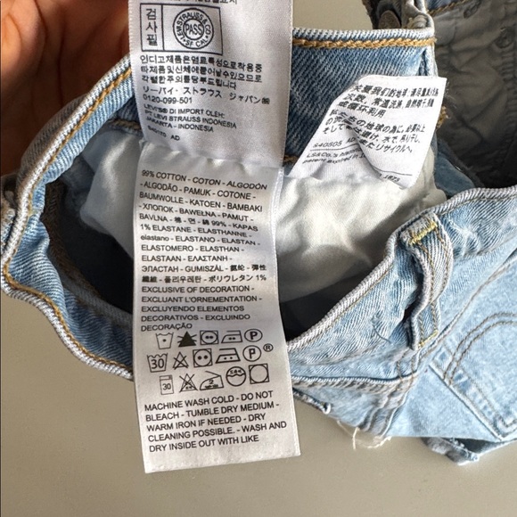 Levi's Ribcage Shorts - Picture 4 of 4